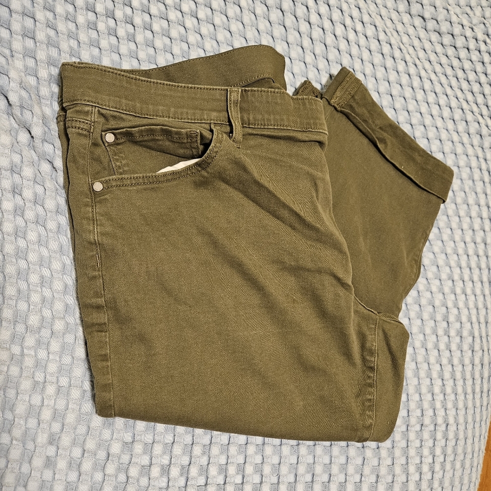 Women's plus capri